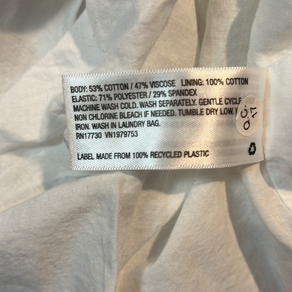 Women’s adorable white dress with side pockets  2225 - Picture 4 of 4